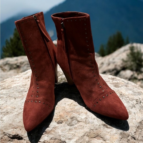 Universal Thread Maroon Rust Studded Bootie Boot. Size 8. Great Condition. - Picture 5 of 9